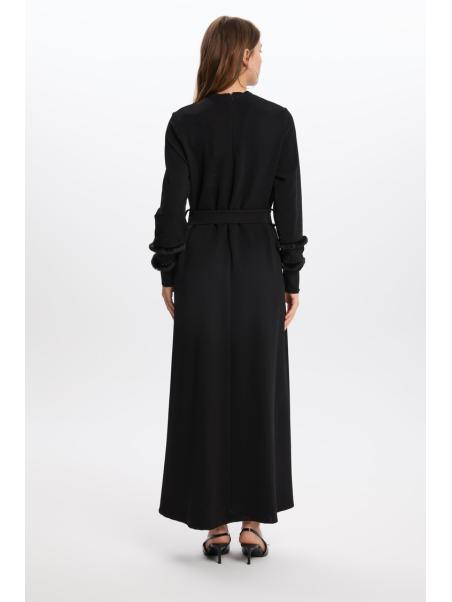 Robe  avec fourrure à manches nouées à la taille E-0440