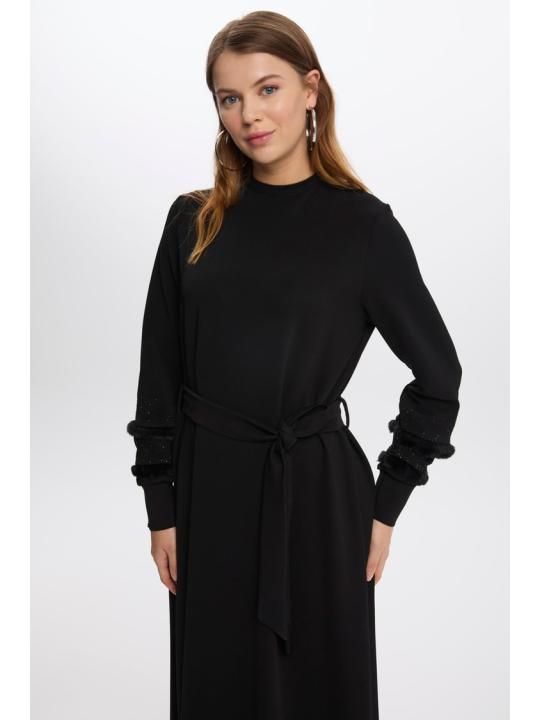 Robe  avec fourrure à manches nouées à la taille E-0440