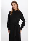 Robe  avec fourrure à manches nouées à la taille E-0440