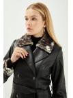 Trench-coat en cuir noir avec poches et col en fourrure 