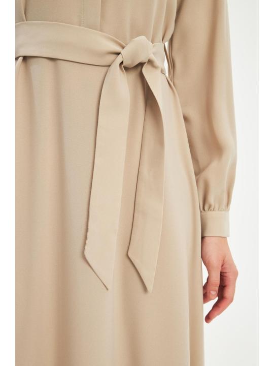 Robe E-0438 avec Col Bas Ceinturé