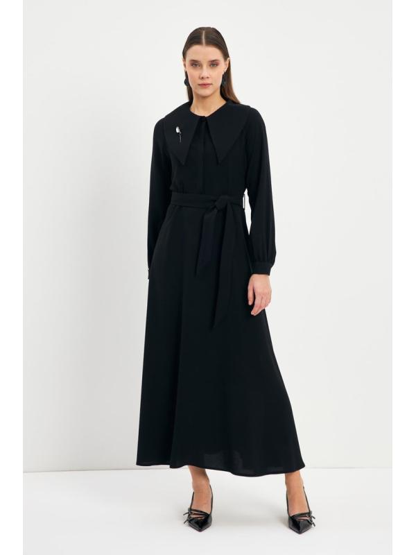 Robe E-0438 avec Col Bas Ceinturé