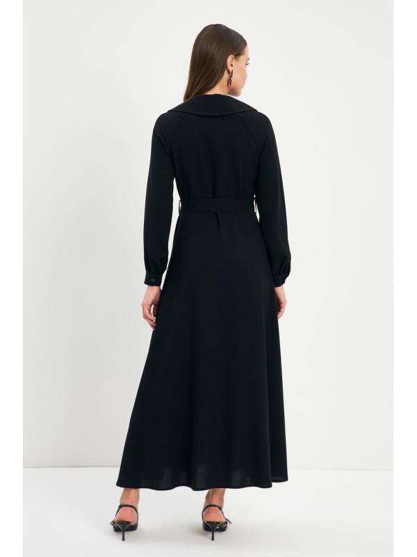 Robe E-0438 avec Col Bas Ceinturé