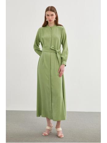 Robe longue E-0400 avec col dominant ceinturé