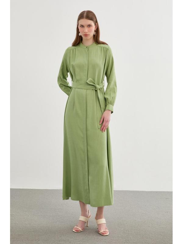 Robe longue E-0400 avec col dominant ceinturé