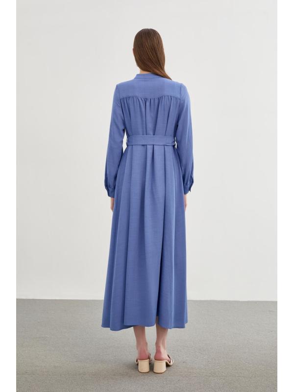 Robe longue E-0400 avec col dominant ceinturé
