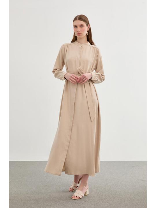 Robe longue E-0400 avec col dominant ceinturé