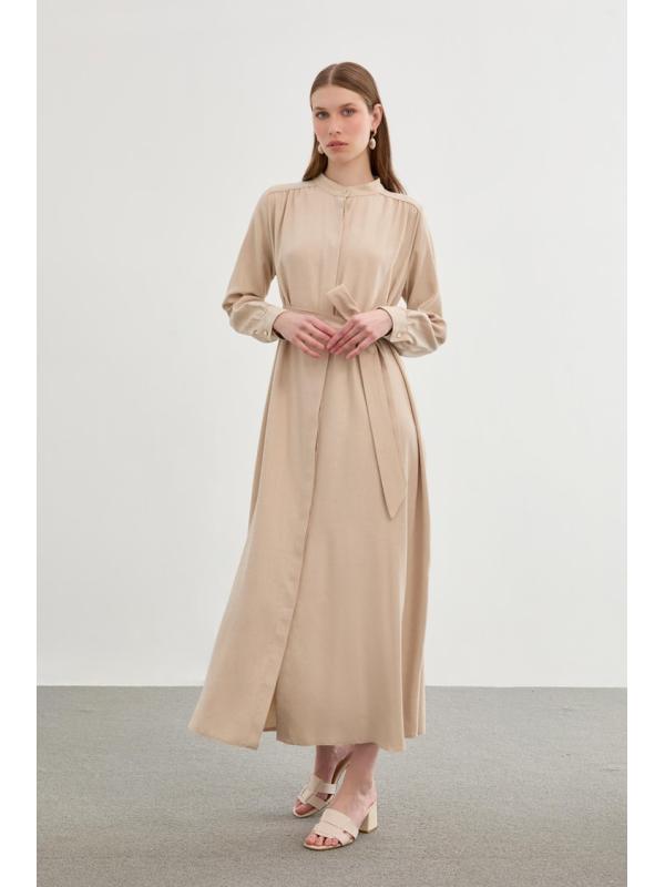Robe longue E-0400 avec col dominant ceinturé