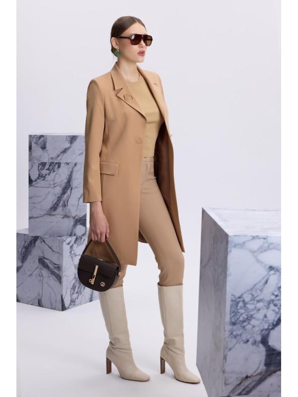Veste longue détaillée Broach C-0012