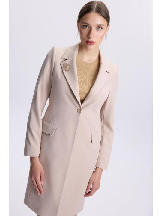 Veste longue détaillée Broach C-0012 Veste longue détaillée Broach C-0012