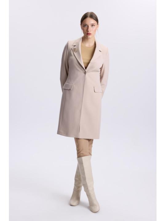 Veste longue détaillée Broach C-0012 Veste longue détaillée Broach C-0012