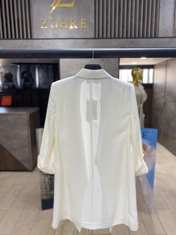 Veste beige à double boutonnage avec poches C-0145