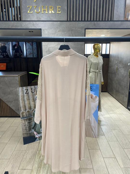 Tunique longue à col chemise avec détails de manches en dentelle T-1575