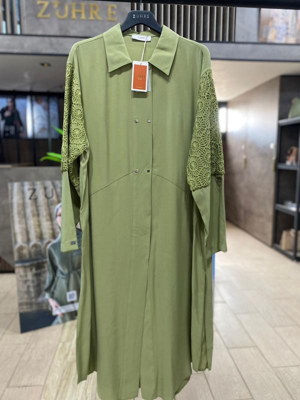 Tunique longue à col chemise avec détails de manches en dentelle T-1575