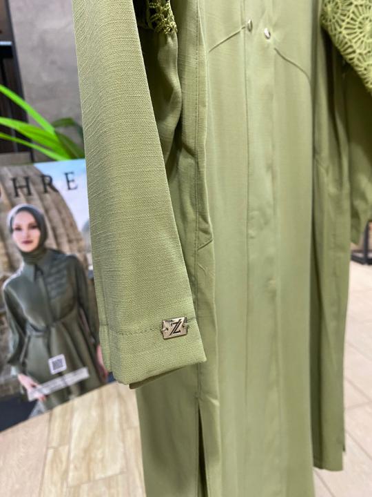 Tunique longue à col chemise avec détails de manches en dentelle T-1575