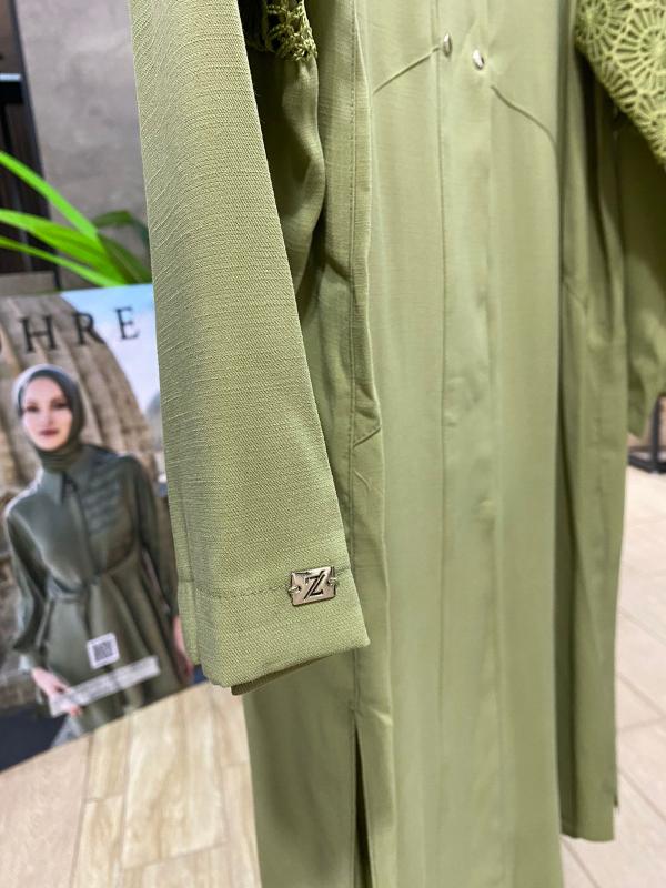 Tunique longue à col chemise avec détails de manches en dentelle T-1575