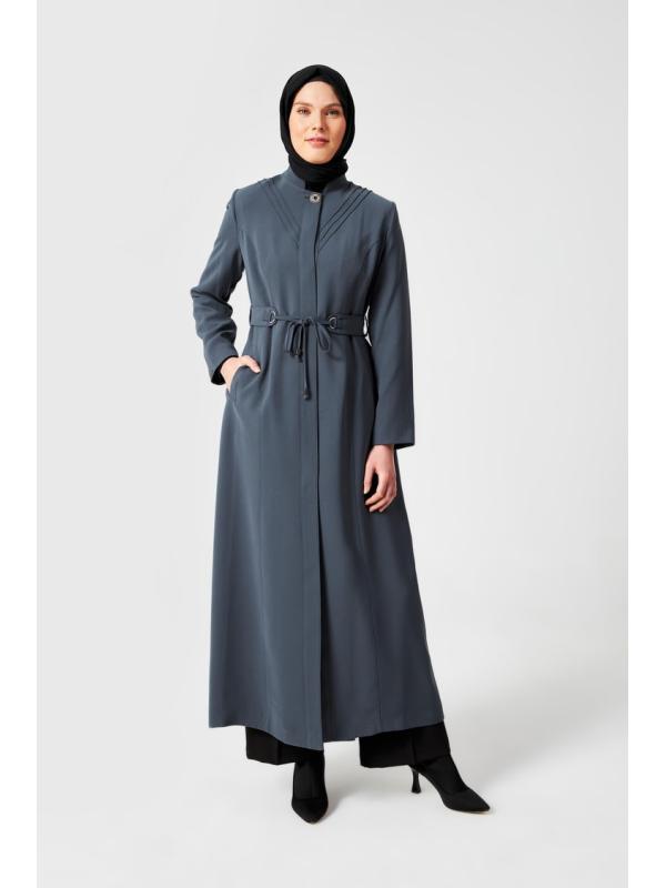 Manteau à col haut noué à la taille fumée 13400