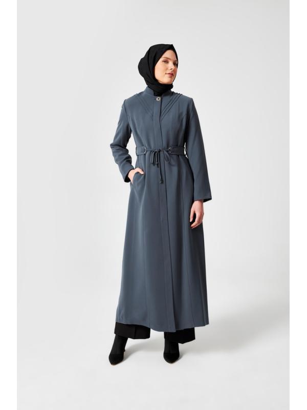 Manteau à col haut noué à la taille fumée 13400