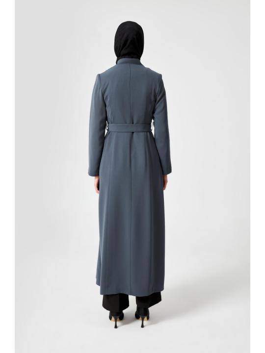 Manteau à col haut noué à la taille fumée 13400