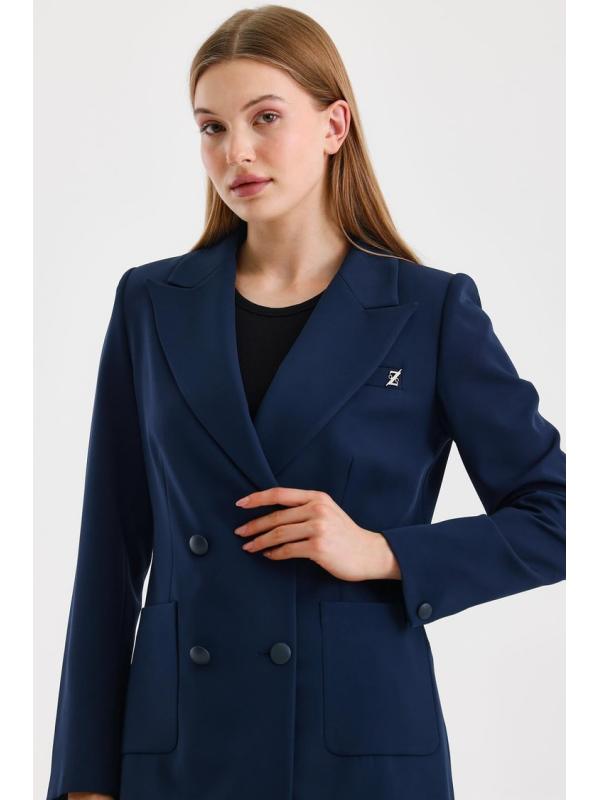 La poche à col double boutonnage Veste noire détaillée C-0024