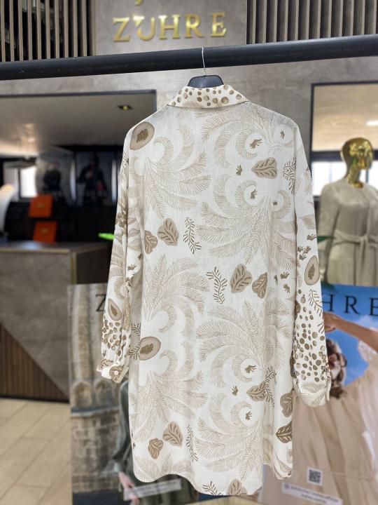 Tunique à motifs avec dentelle détaillée sur le devant T-1570
