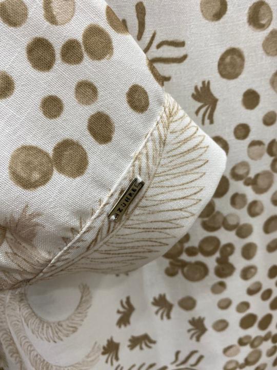 Tunique à motifs avec dentelle détaillée sur le devant T-1570
