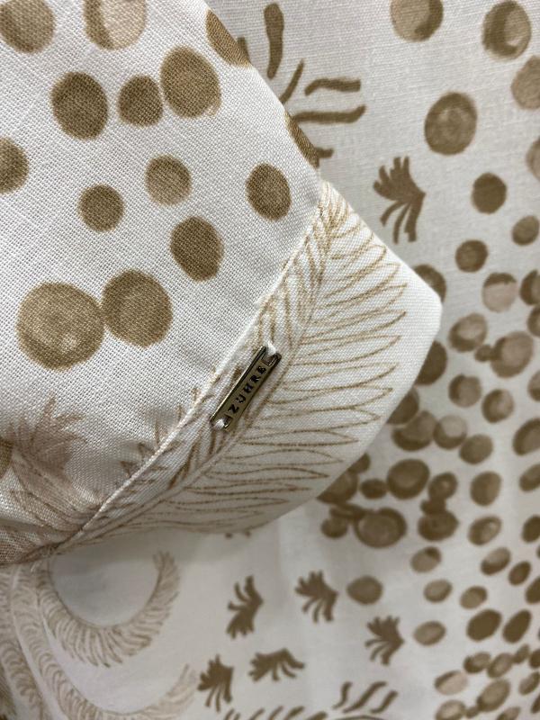 Tunique à motifs avec dentelle détaillée sur le devant T-1570