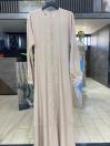 Robe longue ceinturée en dentelle brodée blanc cassé E-0495