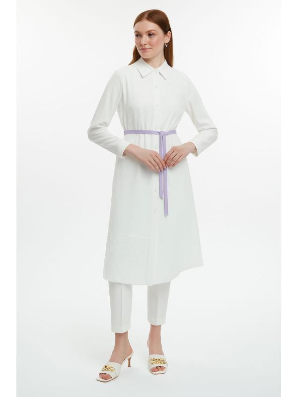 Tunique longue blanc casse détaillée en dentelle col chemise T-1451