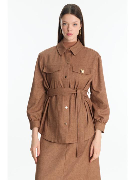 Veste détaillée ceinturée  C-0158 Veste détaillée ceinturée  C-0158