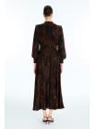 Robe brune ceinturée à motifs E-0516 Robe brune ceinturée à motifs E-0516