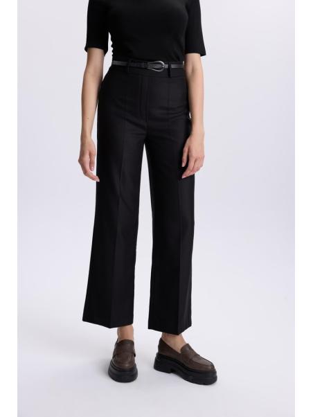 Pantalon avec détail de ceinture P-0210
