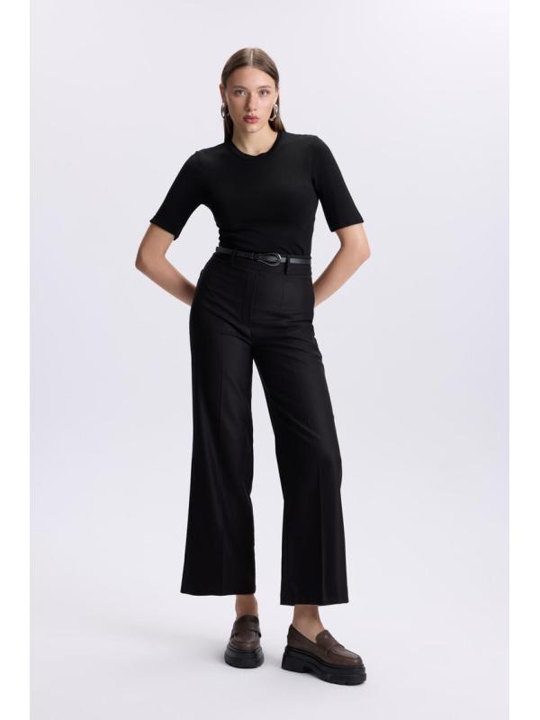 Pantalon avec détail de ceinture P-0210