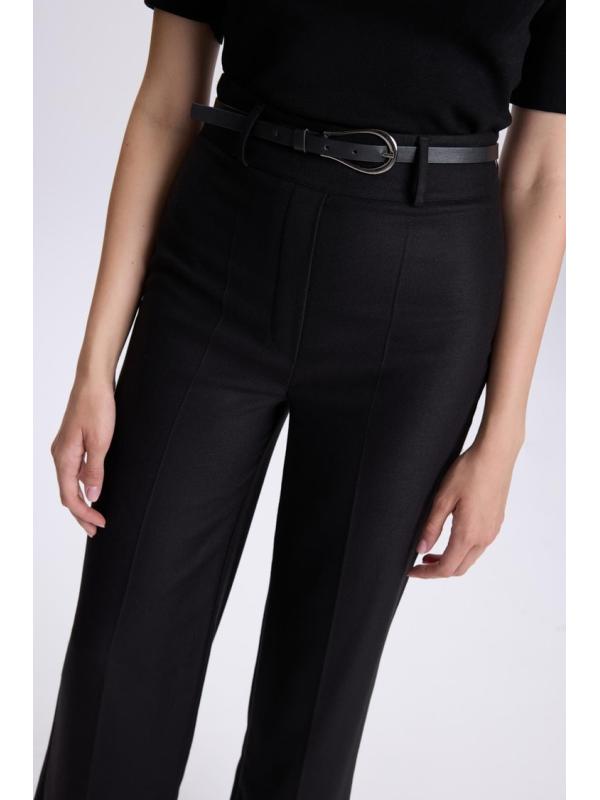 Pantalon avec détail de ceinture P-0210