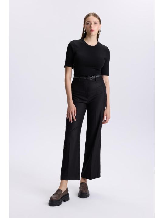 Pantalon avec détail de ceinture P-0210