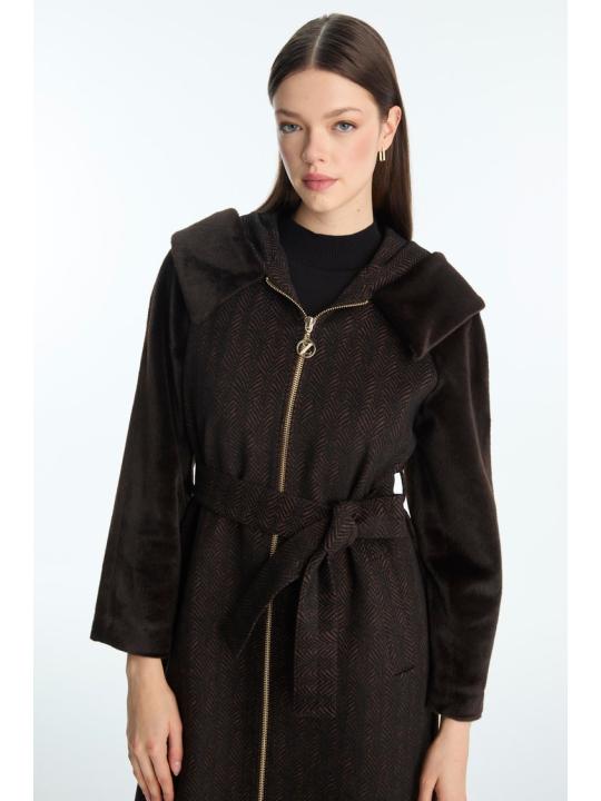 Manteau marron à capuche et ceinture 13970