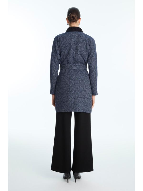 Veste à motifs ceinturée bleu marine C-0178