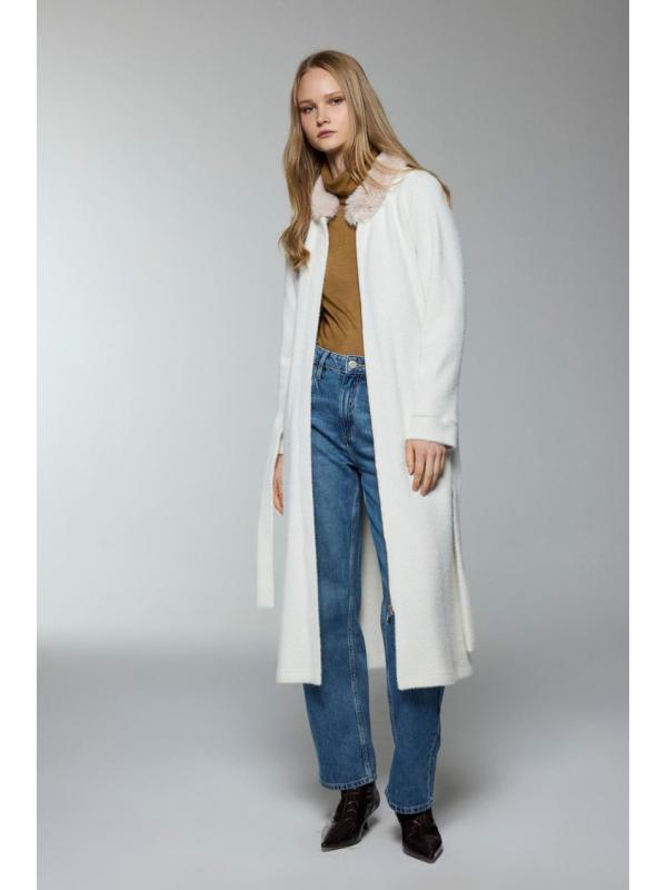 Cardigan HR-0033 à ceinture de fourrure détaillé en écru/or