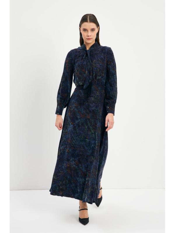 Robe longue bleu marine détaillée à col à motifs E-0444 