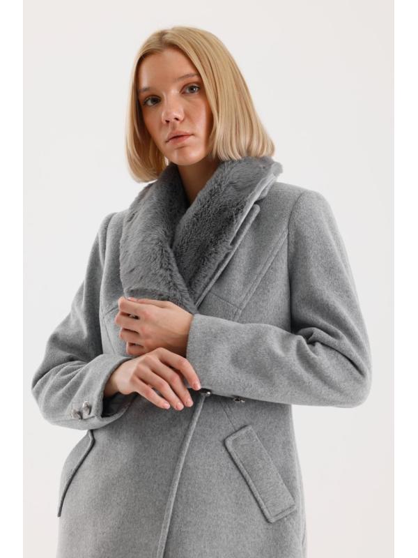 Manteau avec poches de col en fourrure Détails du manteau Cachet 13092  