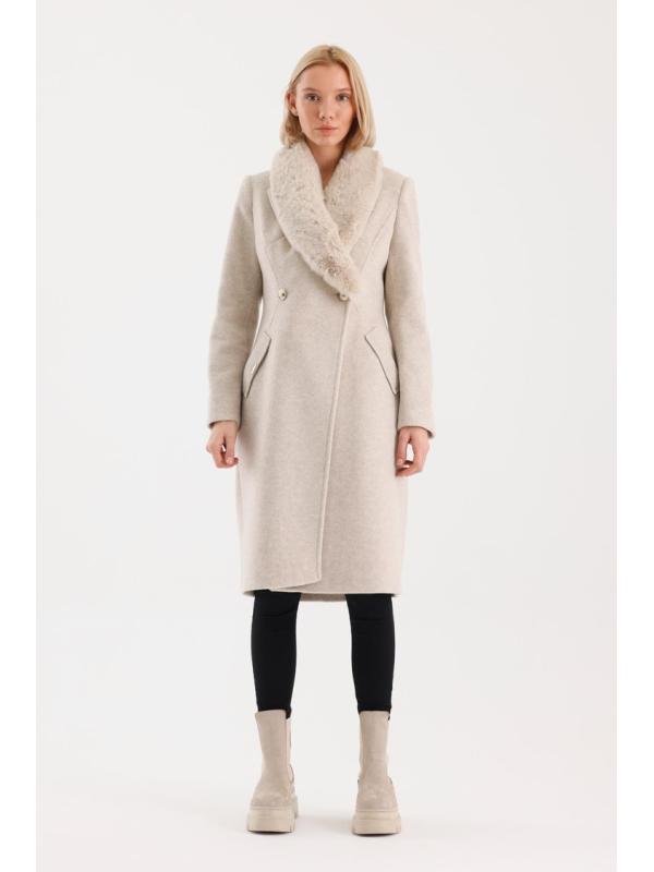 Manteau avec poches de col en fourrure Détails du manteau Cachet 13092  