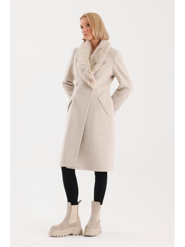 Manteau avec poches de col en fourrure Détails du manteau Cachet 13092  