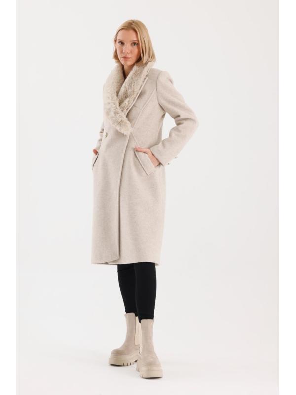 Manteau avec poches de col en fourrure Détails du manteau Cachet 13092  