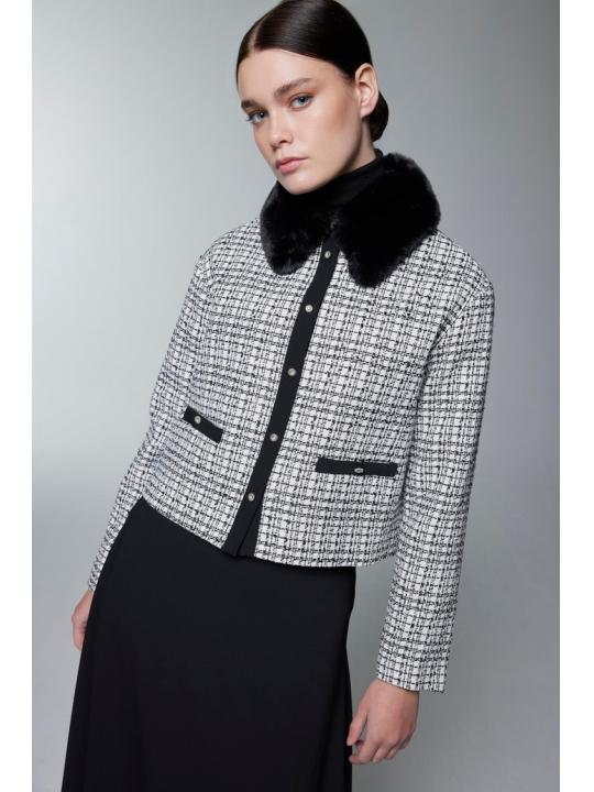 Costume double écru détaillé à col en fourrure et bouton TK-1201