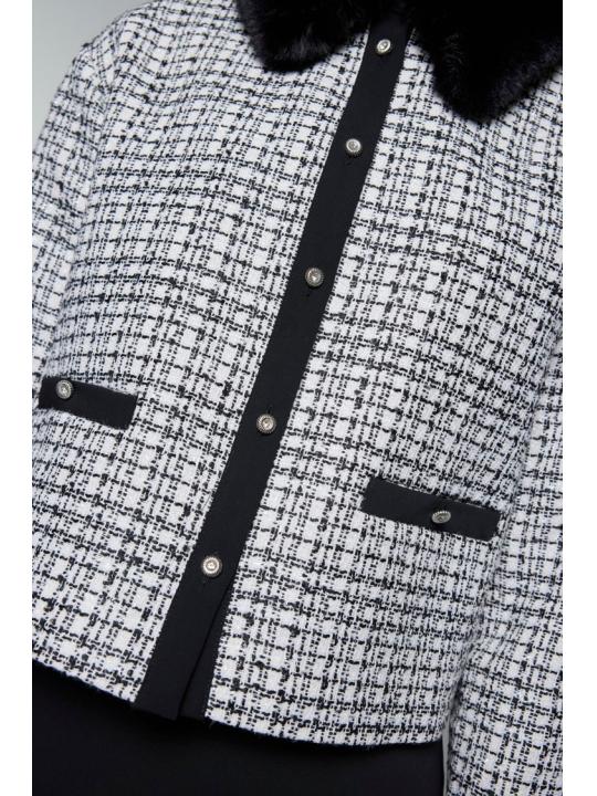 Costume double écru détaillé à col en fourrure et bouton TK-1201