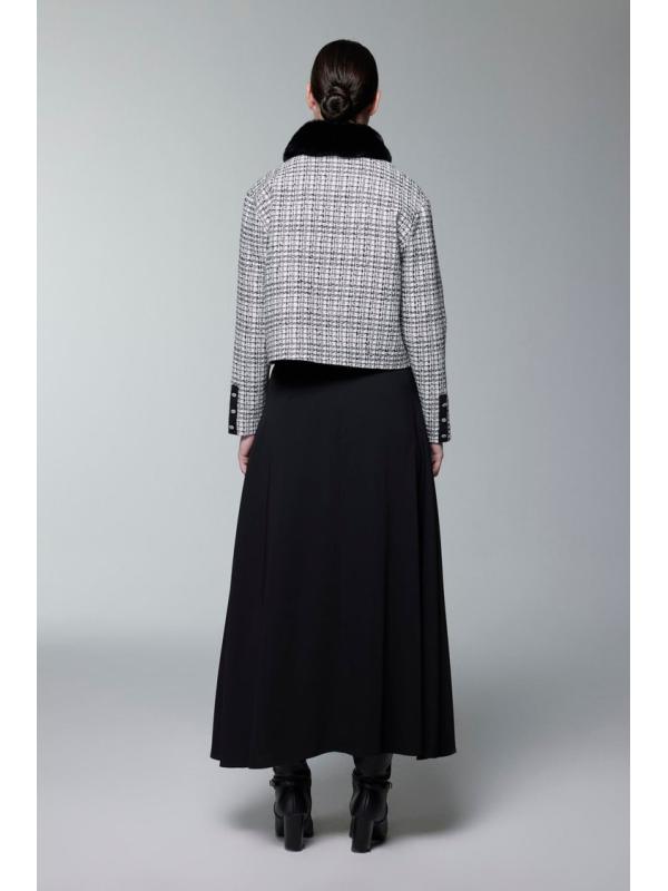 Costume double écru détaillé à col en fourrure et bouton TK-1201