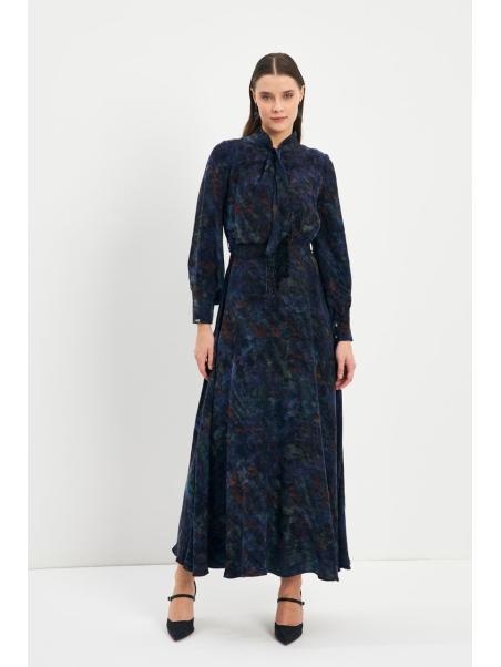 Robe longue bleu marine détaillée à col à motifs E-0444 