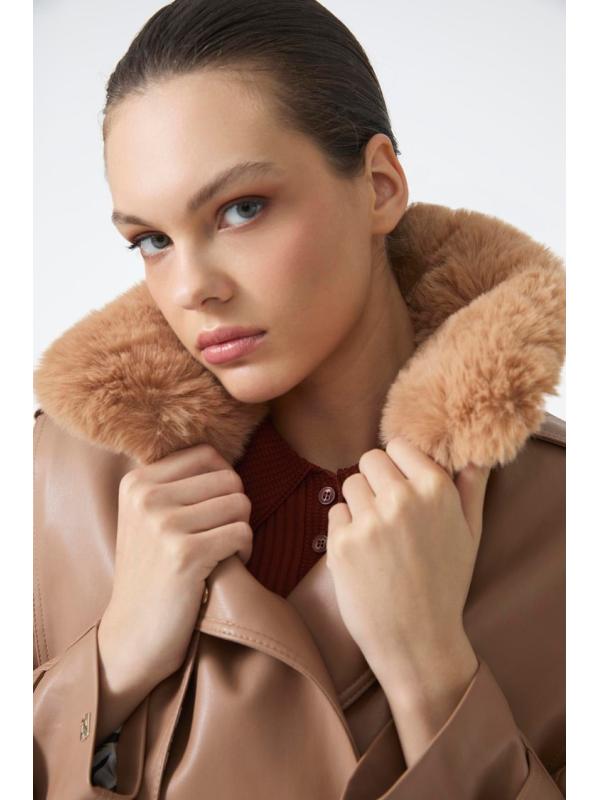 Trench-coat en cuir à col de fourrure 13822