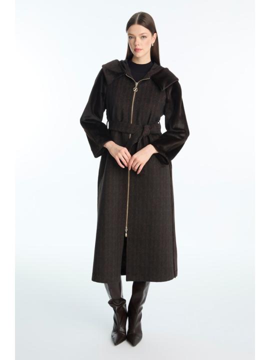 Manteau marron à capuche et ceinture 13970