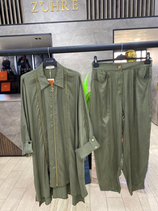  Ensemble deux pièces Col chemise zippé et détail des manches TK-1517